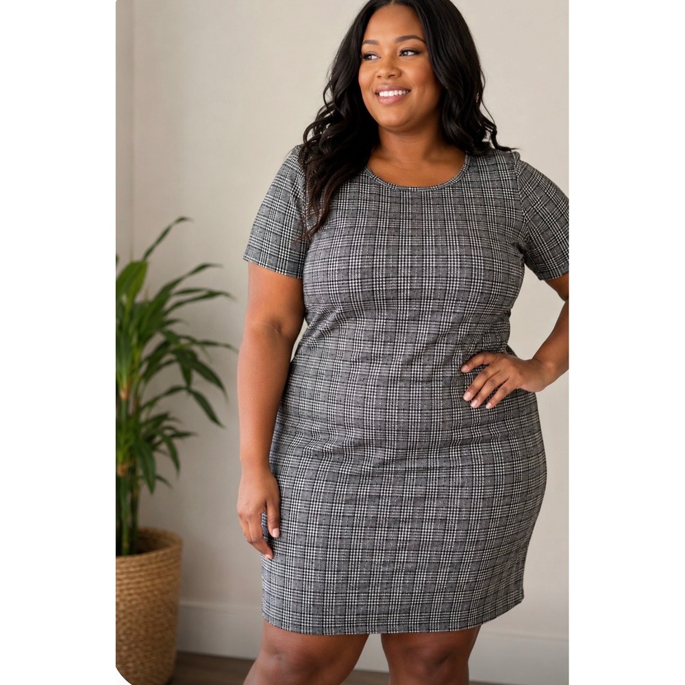 LuLaRoe Julia Dress XL Black White Glen Plaid Short Sleeve Sheath Stretch Knit